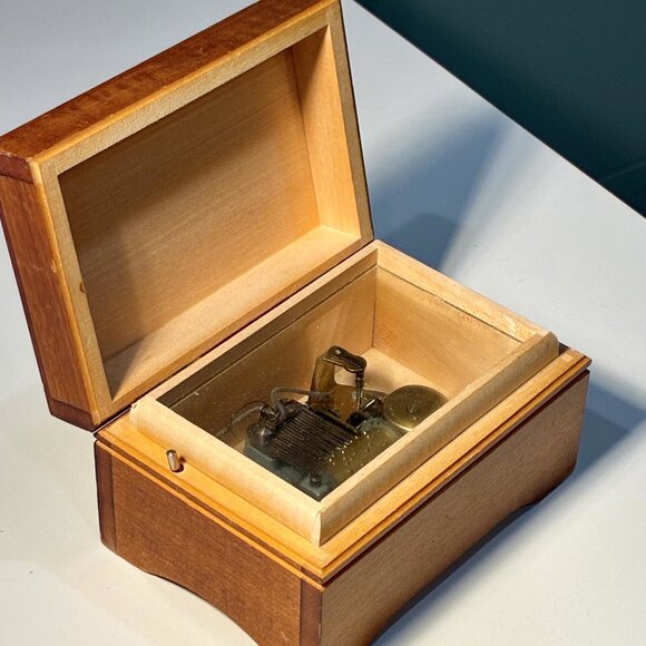 Edgar Degas Ballet REUGE Music Box Playing Tchaikovsky's "Waltz of the Flowers" - Picture 13 of 15